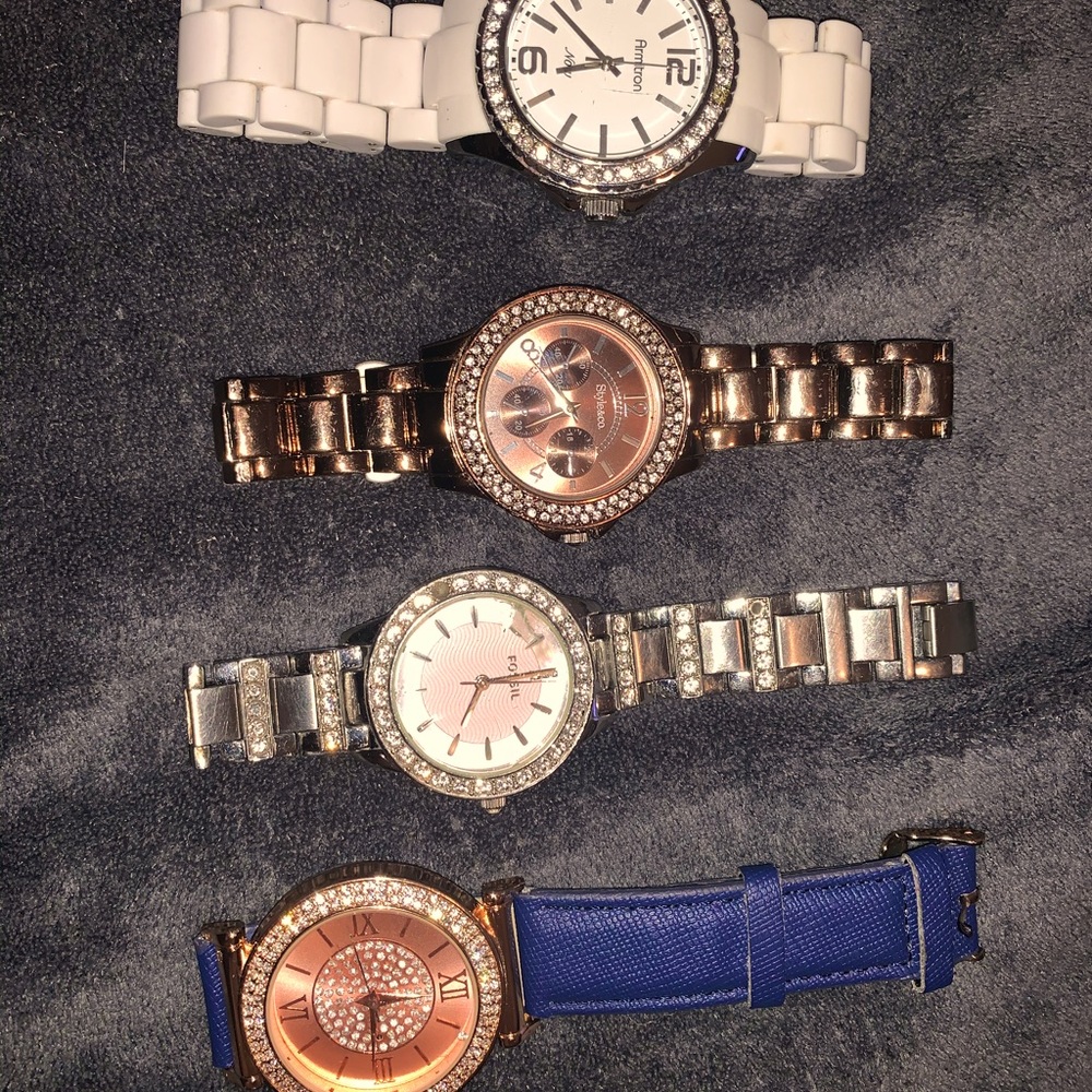 Lot watches 1 fossil , 2 armitron and 1 no brand